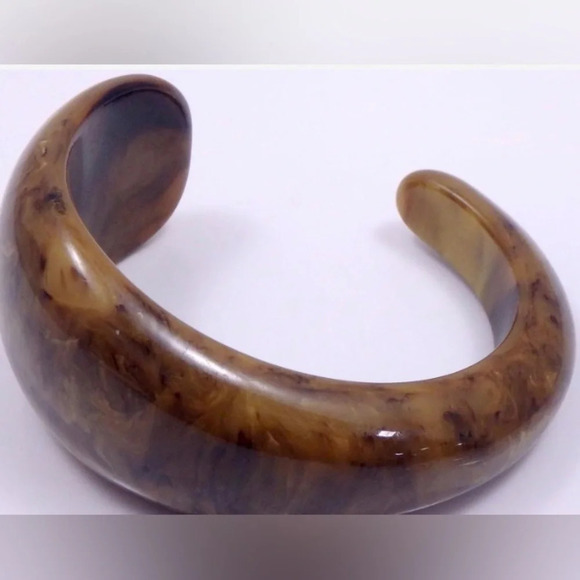 Vintage 1940s Bakelite Caramel Chocolate Marbled Cuff - Picture 2 of 7